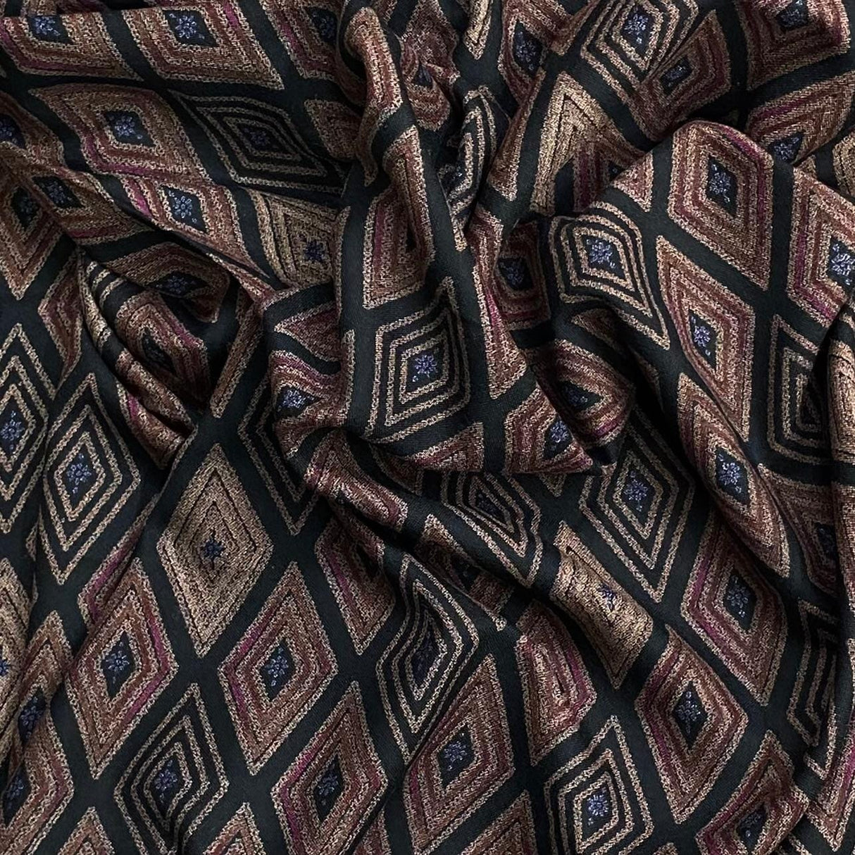 Pound A Metre 3 Metres 3 Metres Cashmere Effect Fabric- 45" Wide (Shapes)