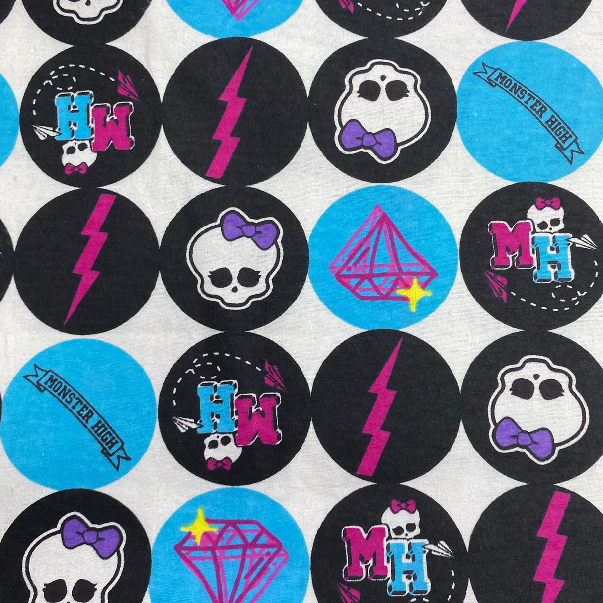 Pound A Metre 3 Metres 3 Metres High Quality Brushed Cotton - 45" Wide (Pretty Skull)