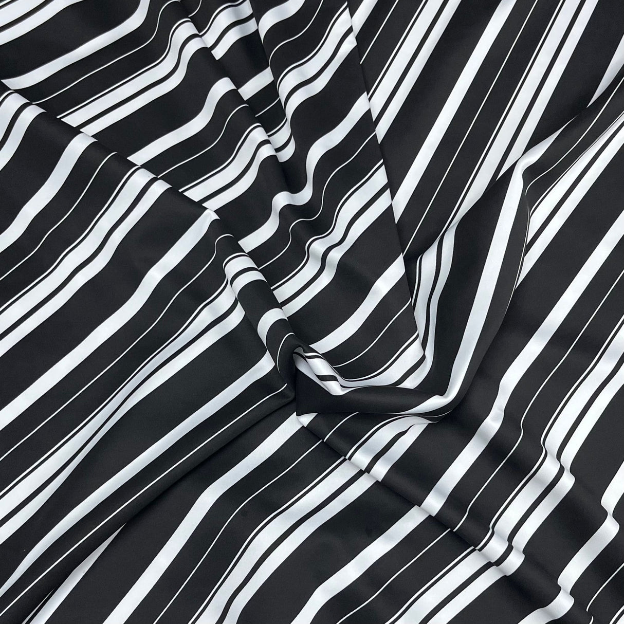 Pound A Metre 3 Metres 3 Metres Textured Scuba Jersey- (Black & White)