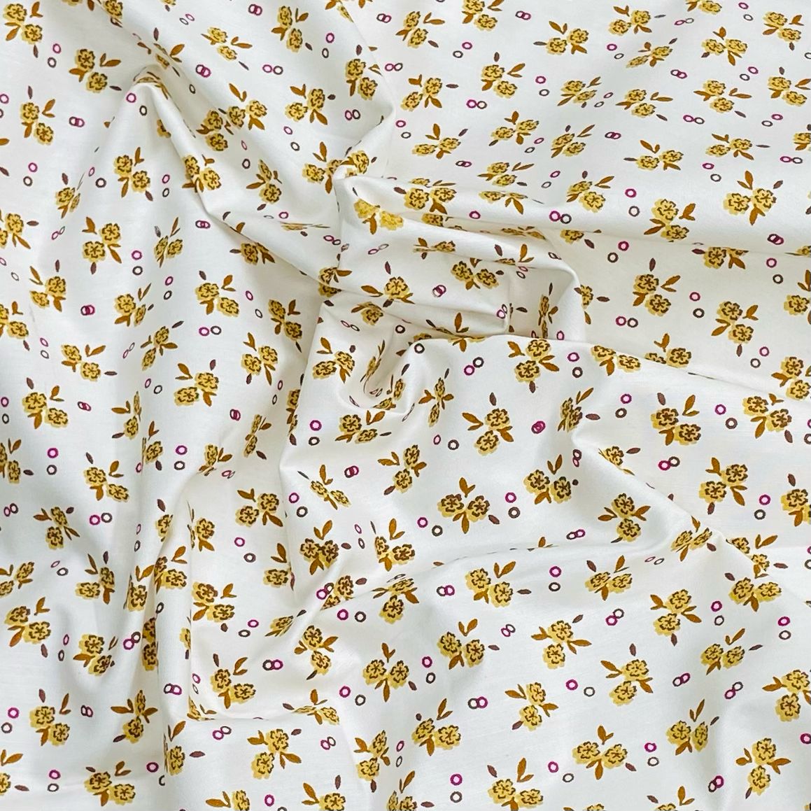 3 Metres Luxury 100% Cotton - 36" Wide ( White & Gold )