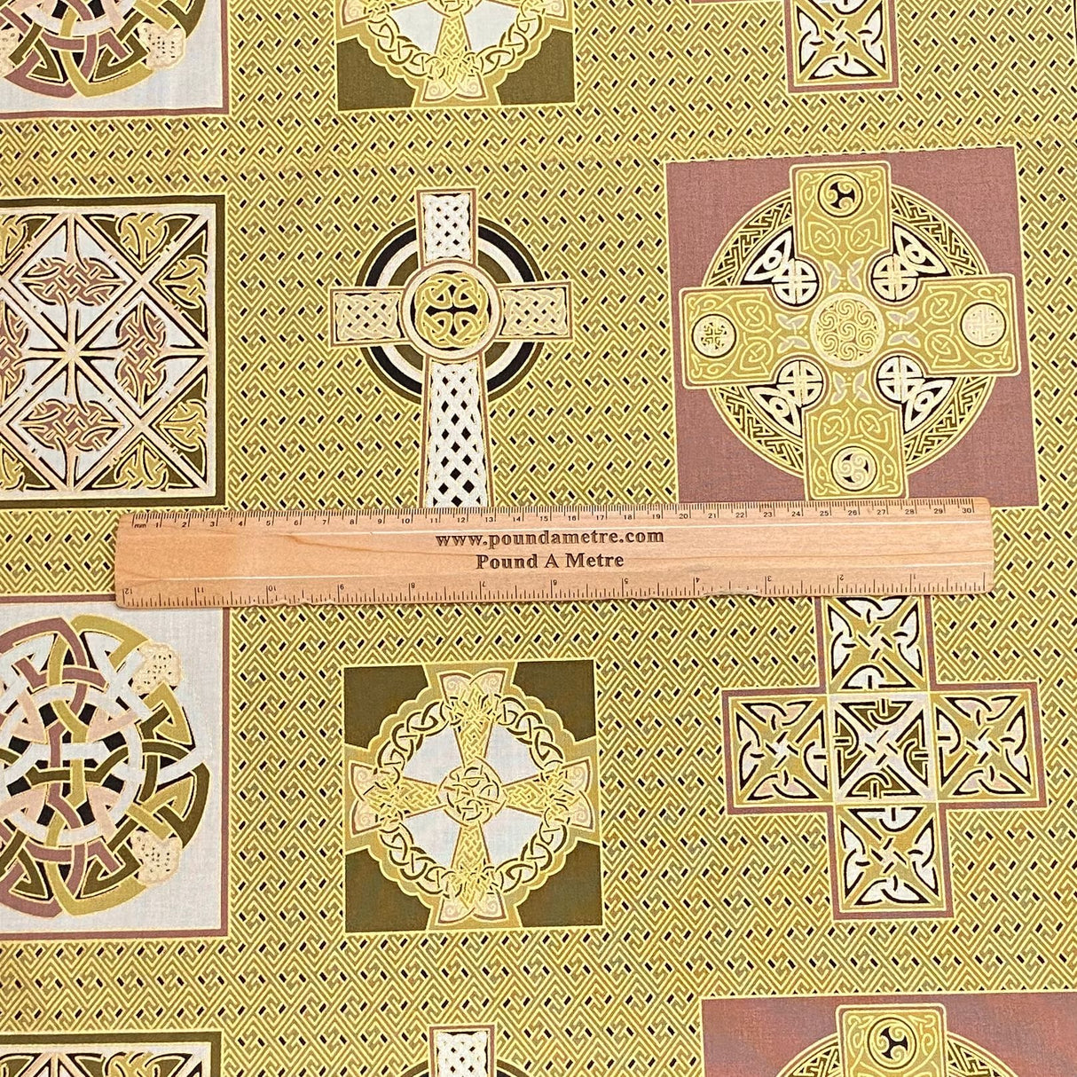 Pound A Metre Make Your Own: Fat Quarter Bundle (BF-18)