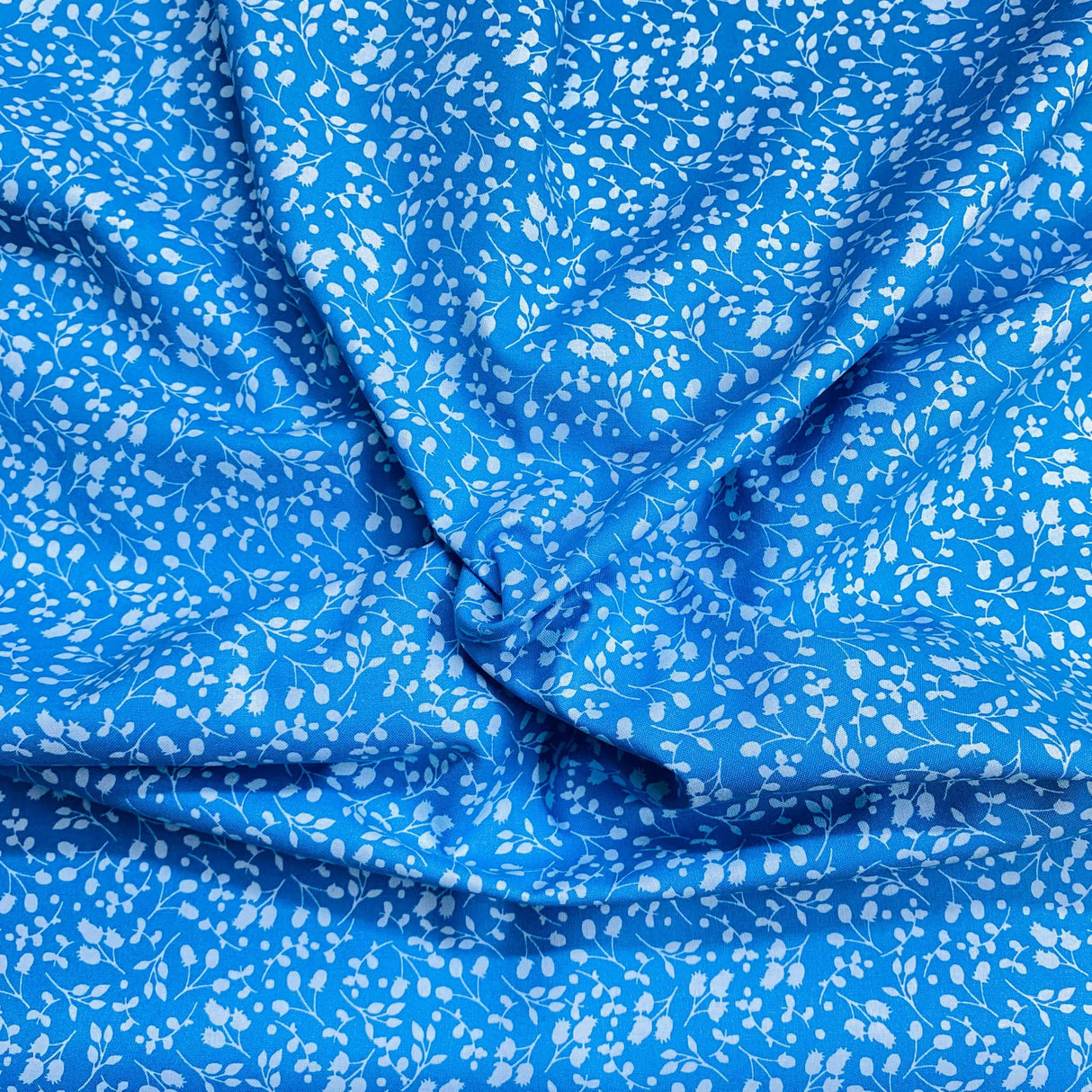 Pound A Metre Per Metre Per Metre Beautiful Digitally Printed 100% Cotton- 45" Wide (Blues)