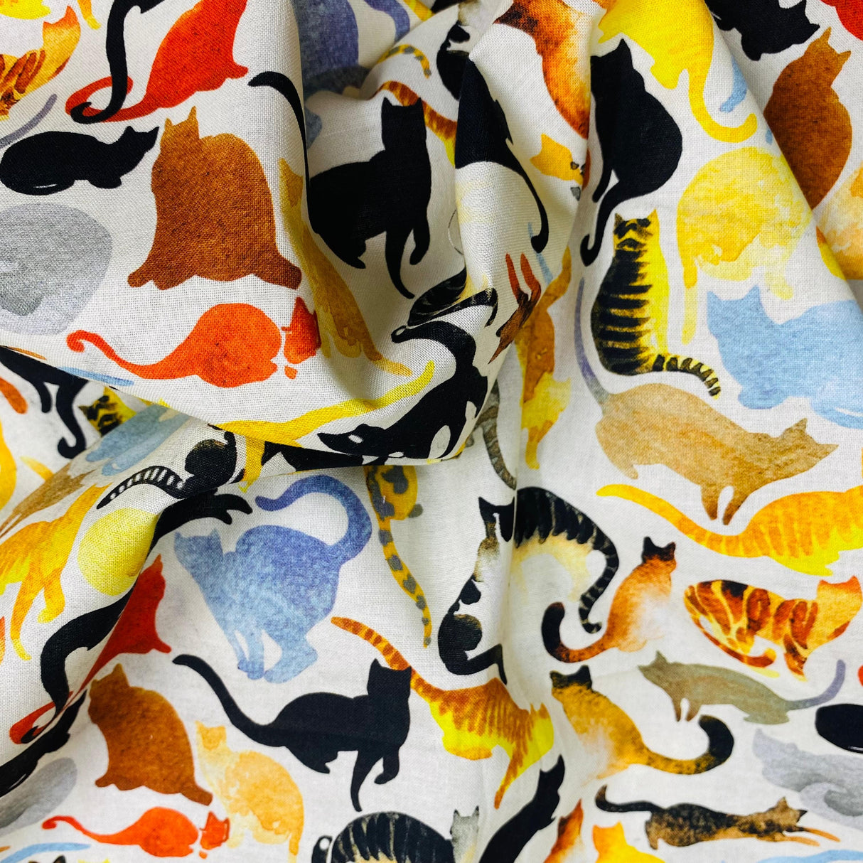 Pound A Metre Per Metre Per Metre Beautiful Digitally Printed 100% Cotton- 45" Wide (Cat House)
