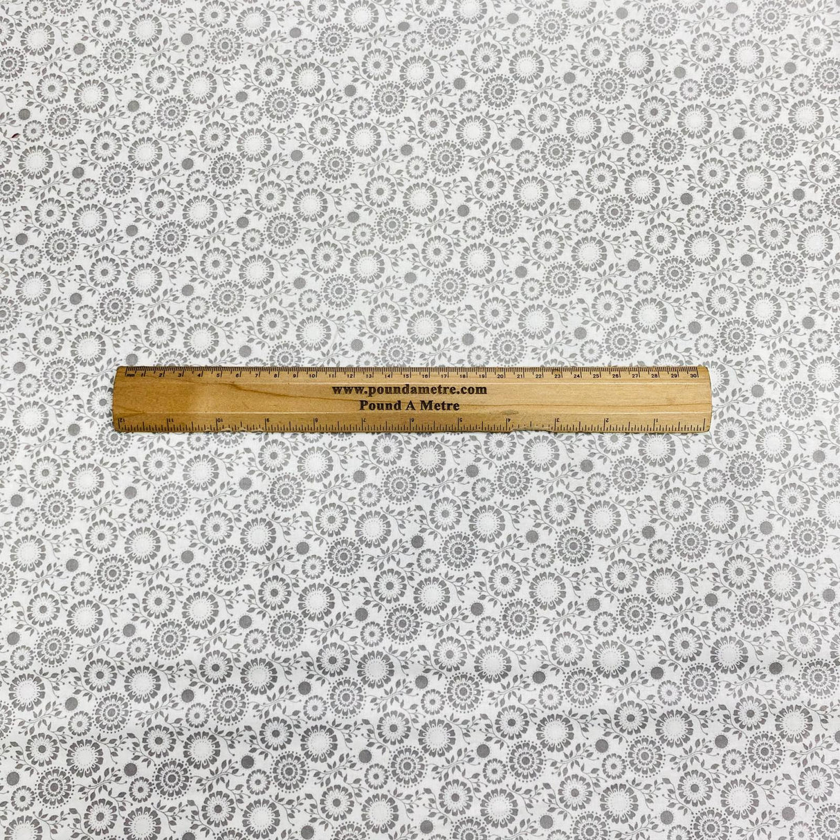 Pound A Metre Per Metre Per Metre Beautiful Digitally Printed 100% Cotton- 45" Wide (Deal 25) (Cotton-Deal)