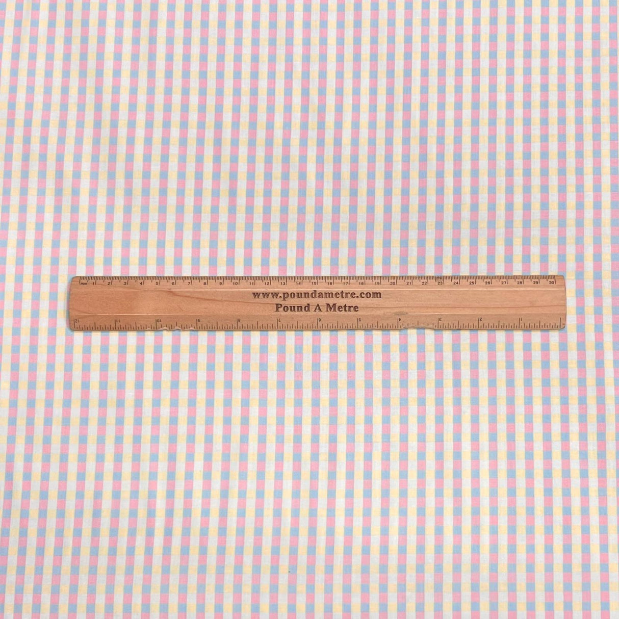 Pound A Metre Per Metre Per Metre Beautiful Digitally Printed 100% Cotton- 45" Wide (Deal 34) (Cotton-Deal)