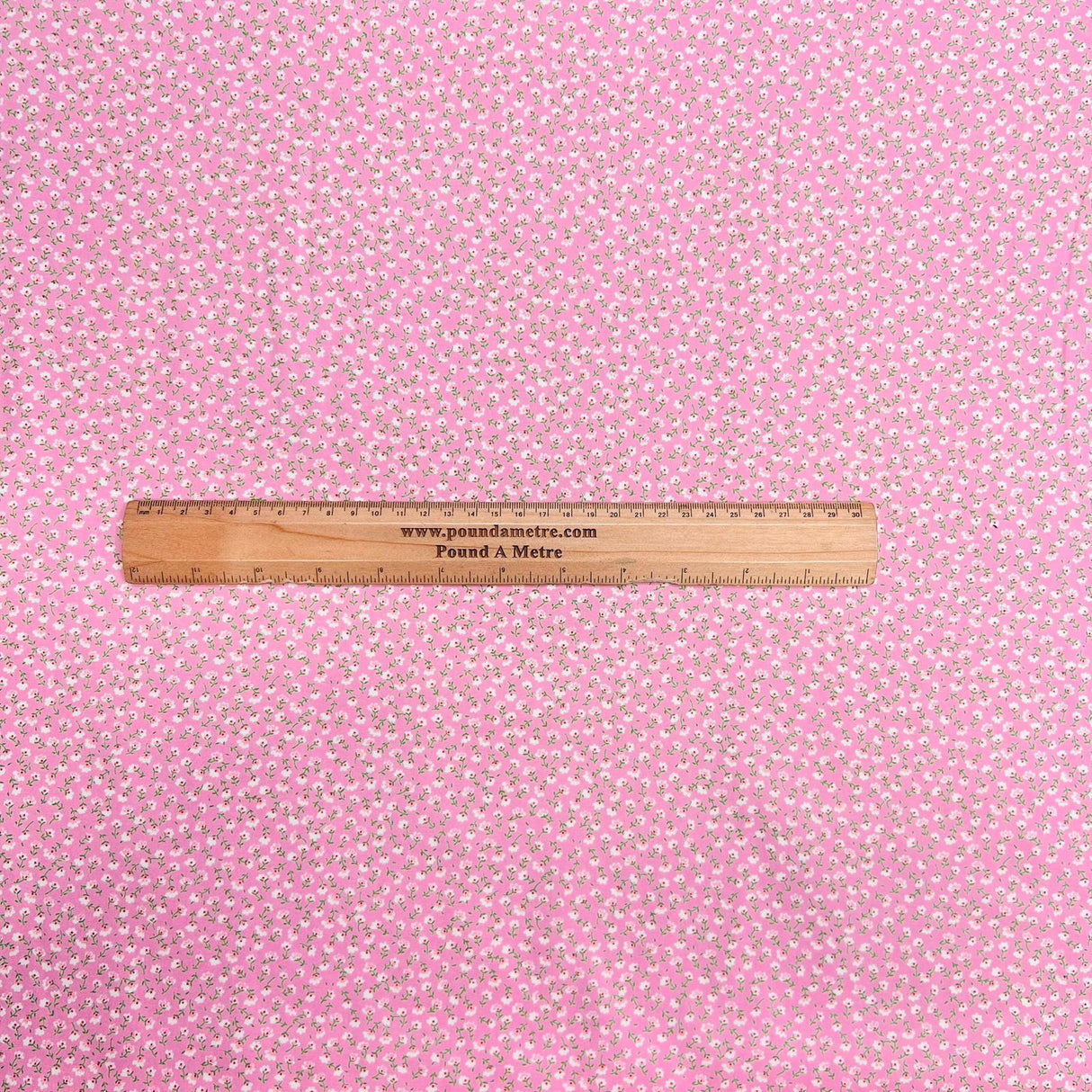Pound A Metre Per Metre Per Metre Beautiful Digitally Printed 100% Cotton- 45" Wide (Deal 35) (Cotton-Deal)