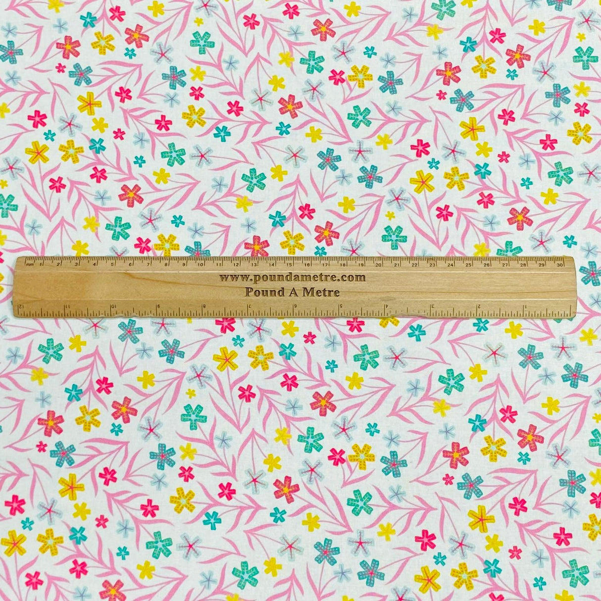 Pound A Metre Per Metre Per Metre Beautiful Digitally Printed 100% Cotton- 45" Wide (Deal 43) (Cotton-Deal)