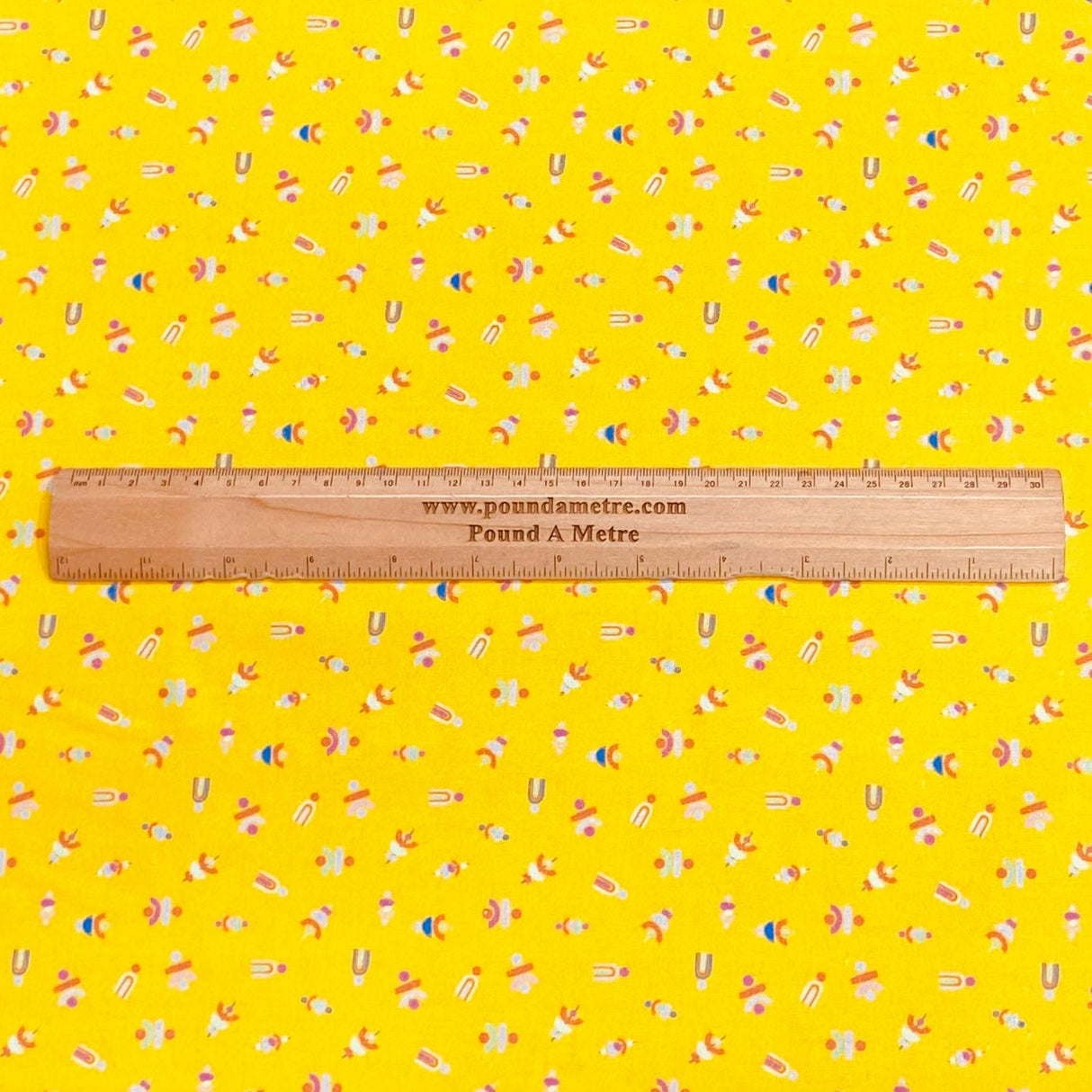 Pound A Metre Per Metre Per Metre Beautiful Digitally Printed 100% Cotton- 45" Wide (Deal 58) (Cotton-Deal)