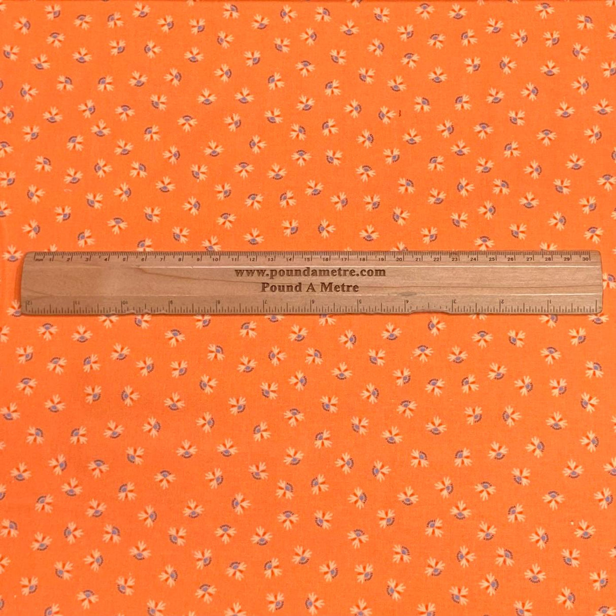 Pound A Metre Per Metre Per Metre Beautiful Digitally Printed 100% Cotton- 45" Wide (Deal 59) (Cotton-Deal)