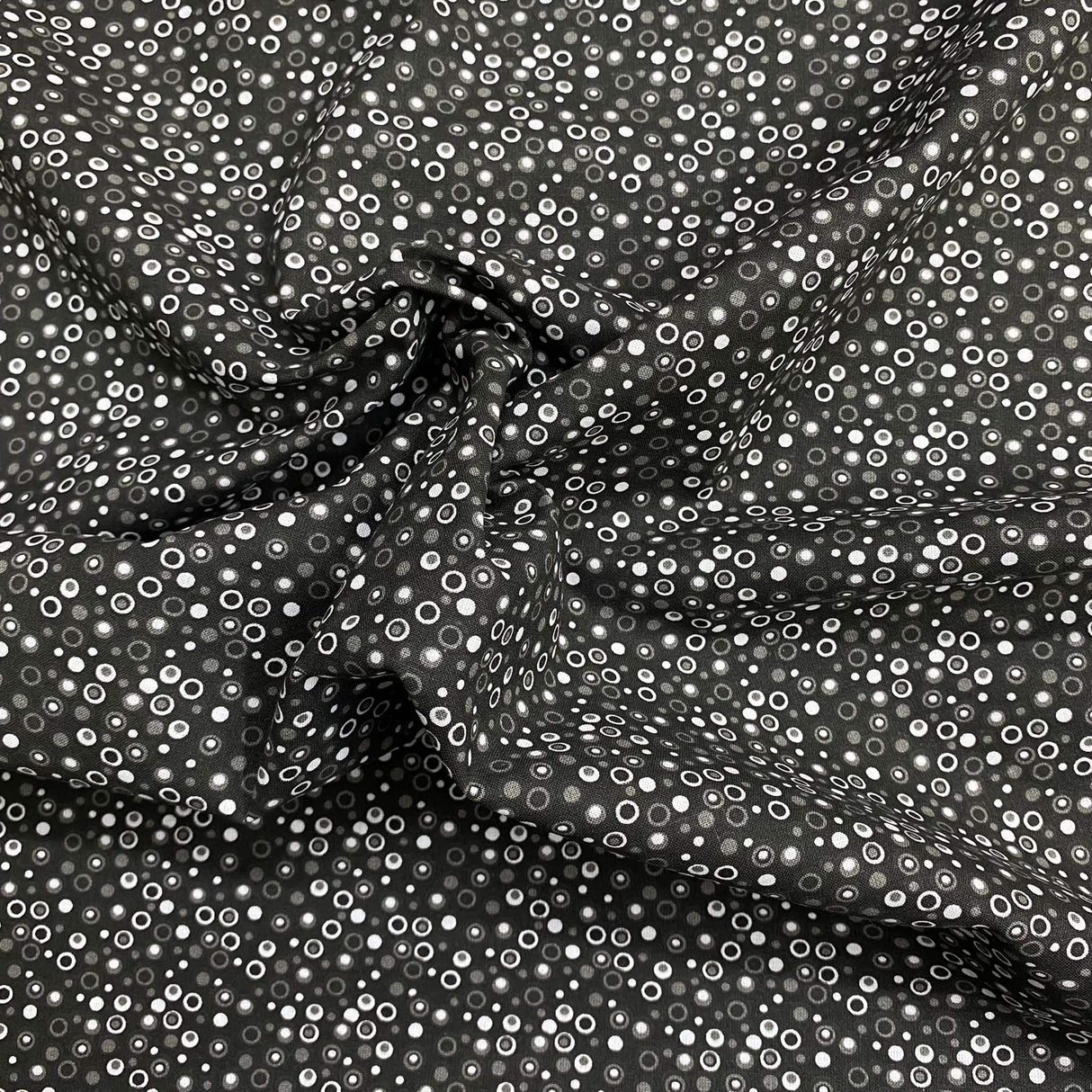 Pound A Metre Per Metre Per Metre Beautiful Digitally Printed 100% Cotton- 45" Wide (Dots)