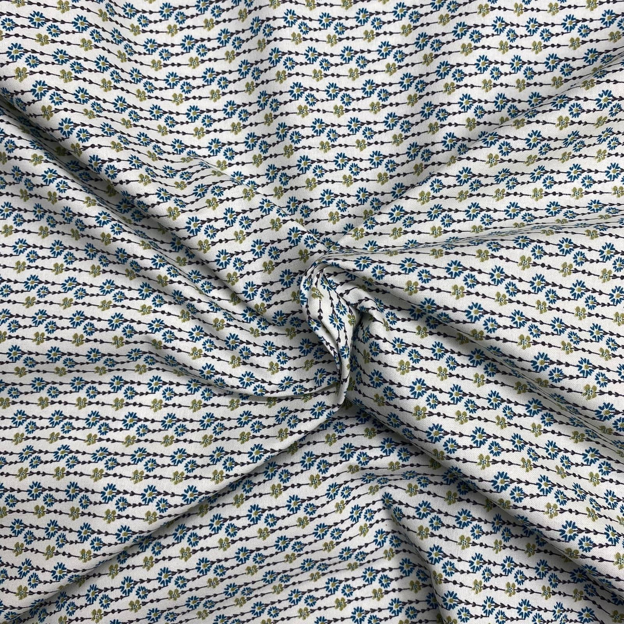 Pound A Metre Per Metre Per Metre Beautiful Digitally Printed 100% Cotton- 45" Wide (Flower)