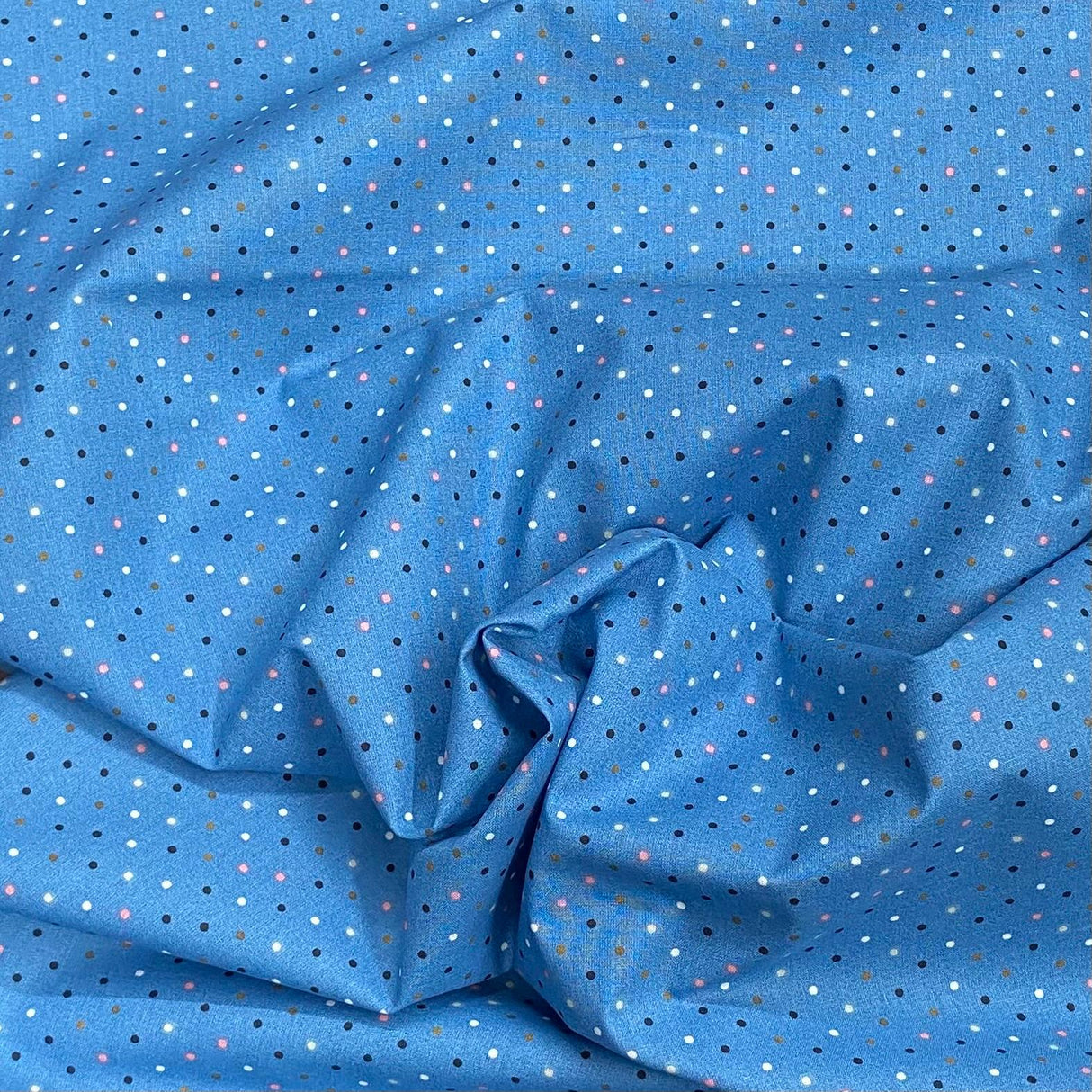 Pound A Metre Per Metre Per Metre Beautiful Digitally Printed 100% Cotton- 45" Wide (Sky Polka)