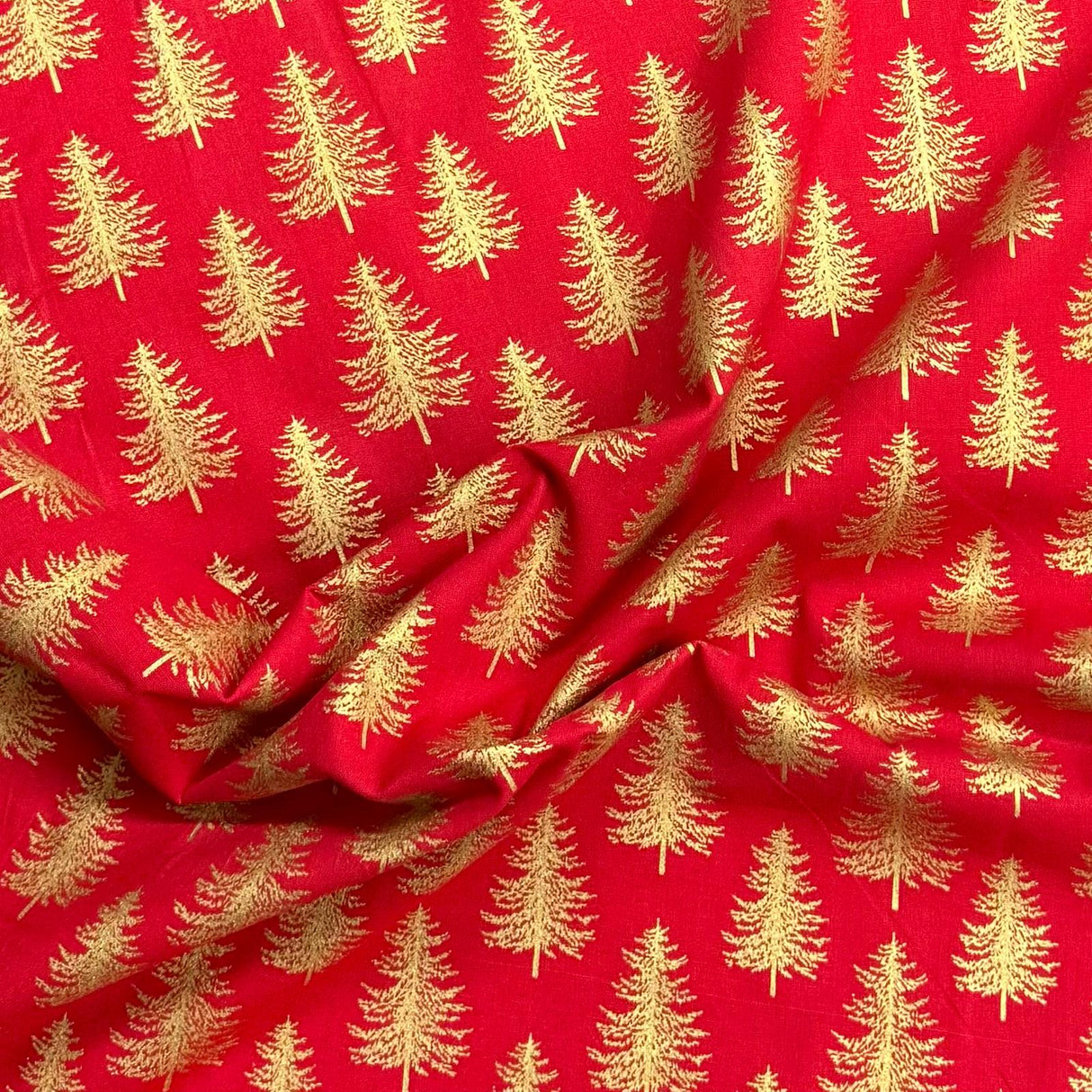 Pound A Metre Per Metre Per Metre Digitally Printed Gold Foil Christmas 100% Cotton- 45" Wide (Red Tree)