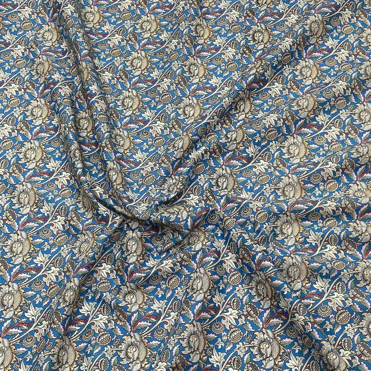 Pound A Metre Per Metre Luxury Dressmaking 100% Cotton Lawn- 60" (Blue Flowers)