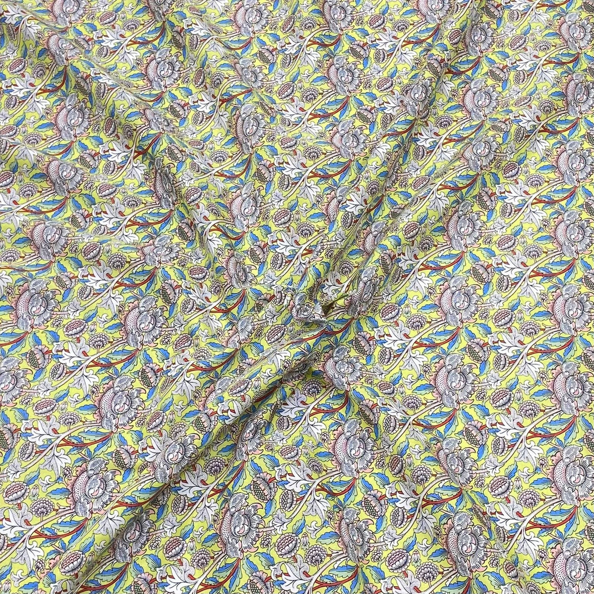Pound A Metre Per Metre Luxury Dressmaking 100% Cotton Lawn- 60" (Lime Flowers)