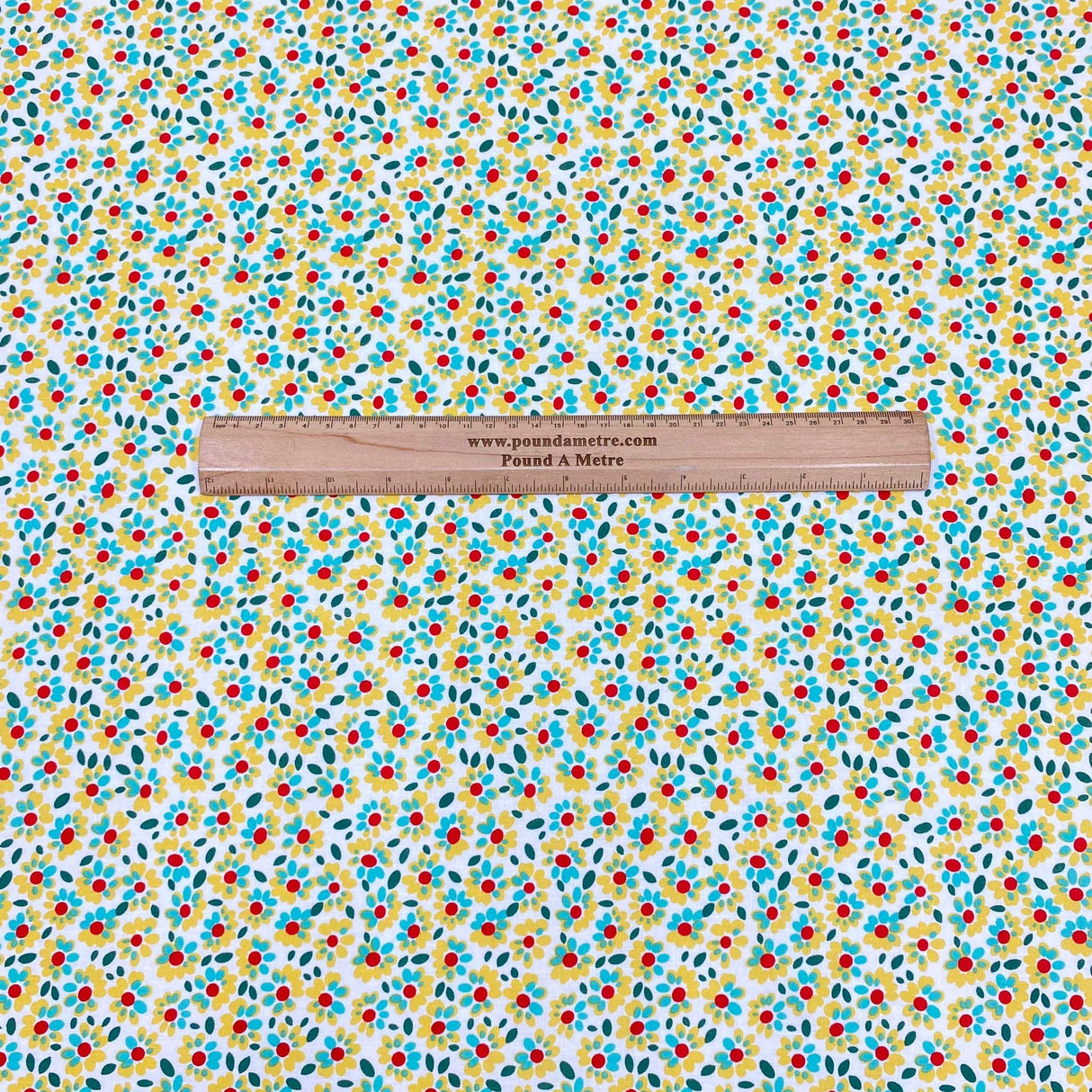 Pound A Metre Per Metre Luxury Dressmaking 100% Cotton Lawn- 60" (Small Flowers)