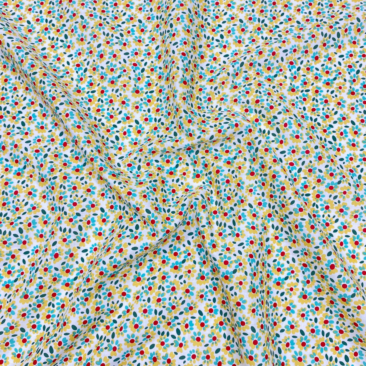 Pound A Metre Per Metre Luxury Dressmaking 100% Cotton Lawn- 60" (Small Flowers)