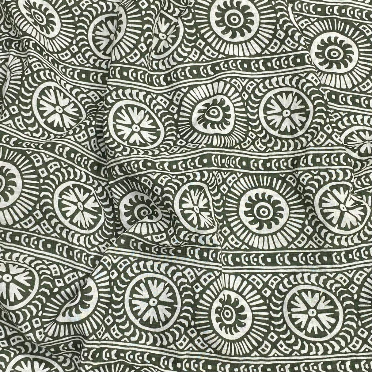 Pound A Metre Per Metre Per Metre Luxury Dressmaking 100% Digital Printed Cotton Lawn- 55" (White & Black)