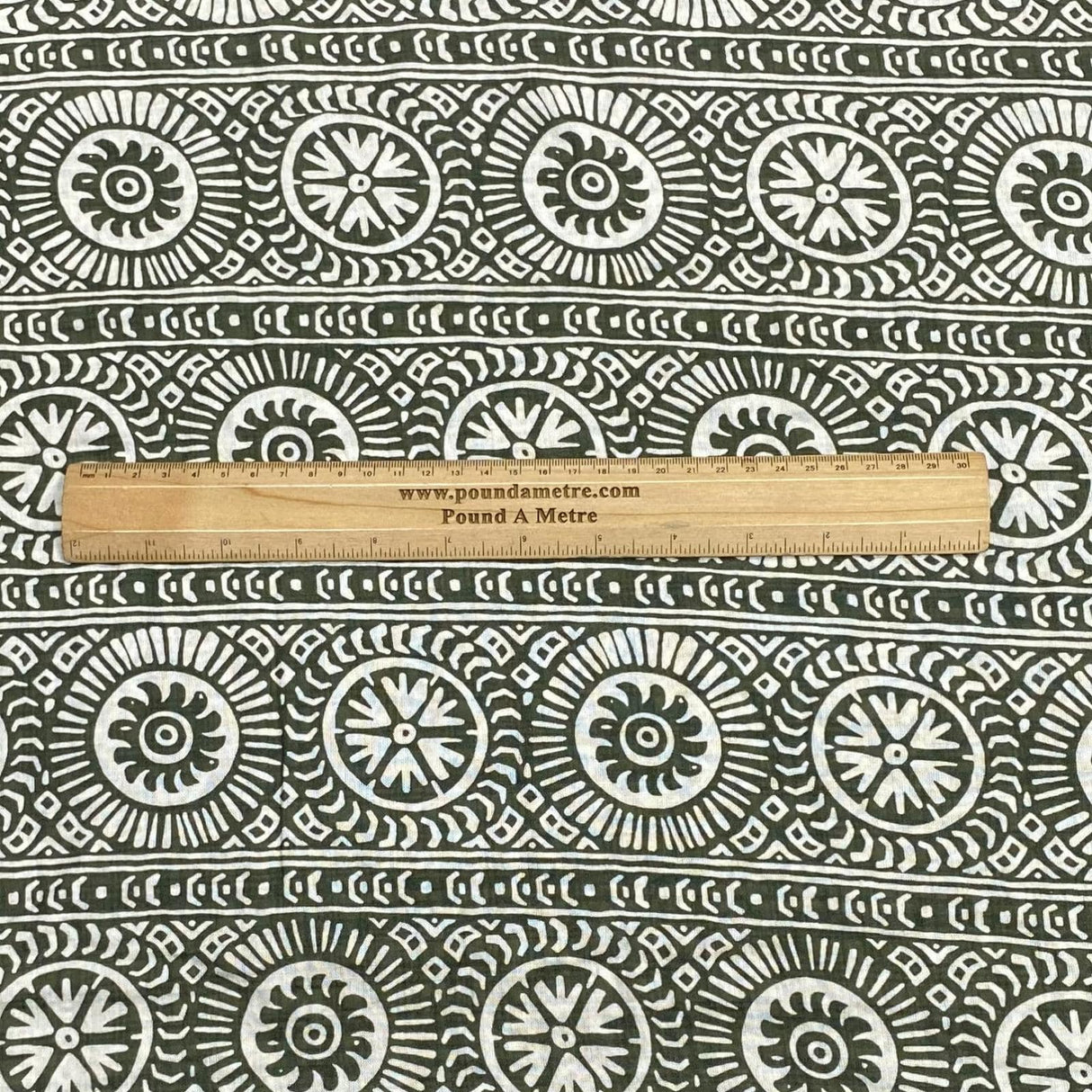 Pound A Metre Per Metre Per Metre Luxury Dressmaking 100% Digital Printed Cotton Lawn- 55" (White & Black)