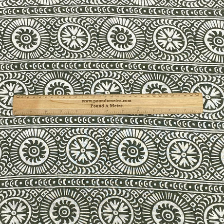 Pound A Metre Per Metre Per Metre Luxury Dressmaking 100% Digital Printed Cotton Lawn- 55" (White & Black)