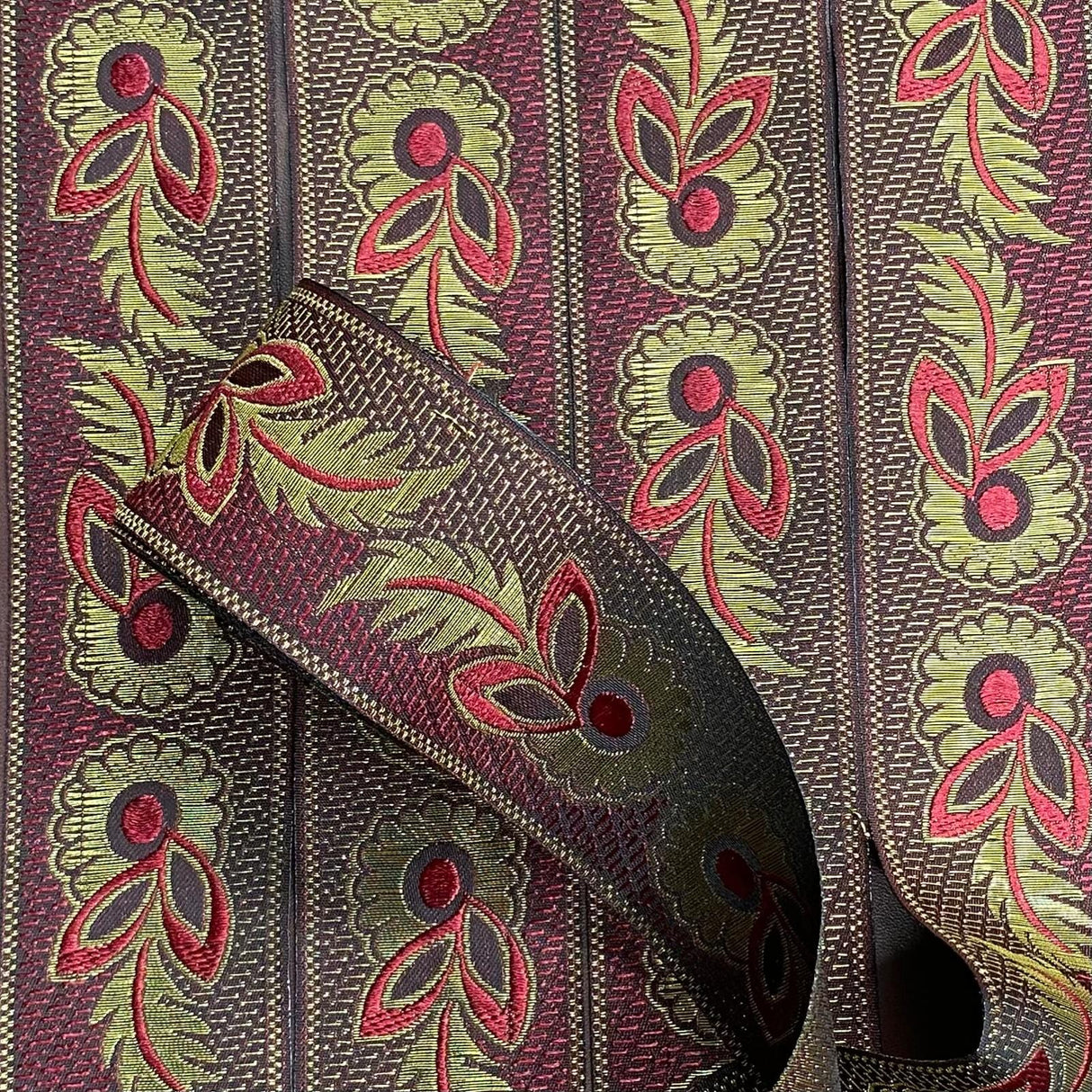 Pound A Metre Per Metre, Metallic Trimming, 45mm Wide (Magenta & Gold)