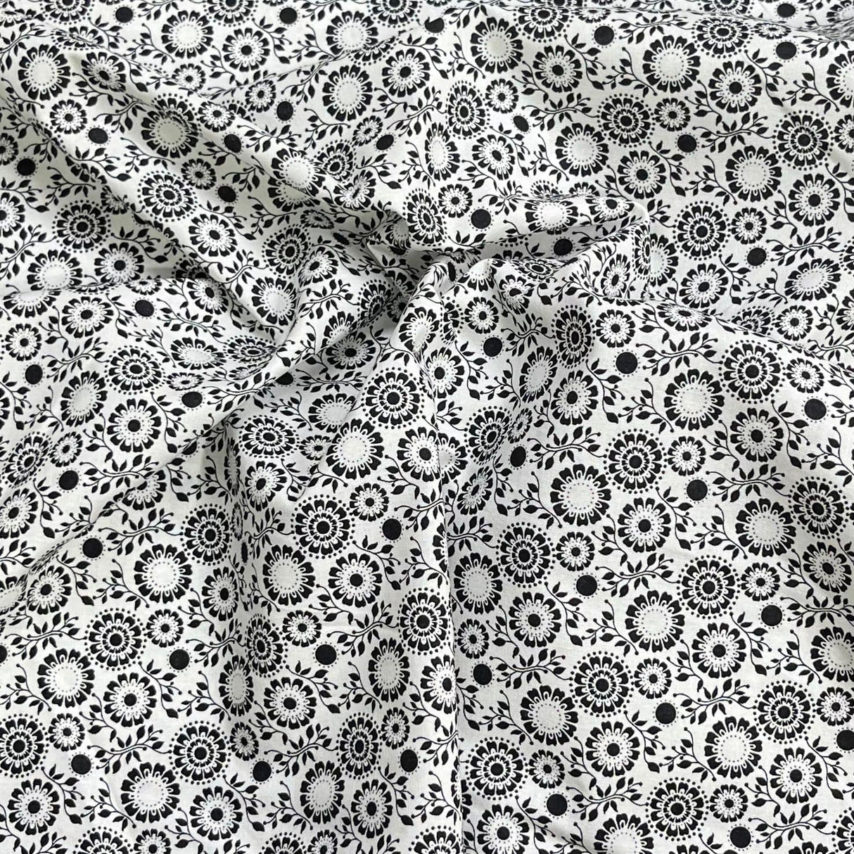 Pound A Metre Per Metre Premium Digital Cotton 45'' Wide (Floral)
