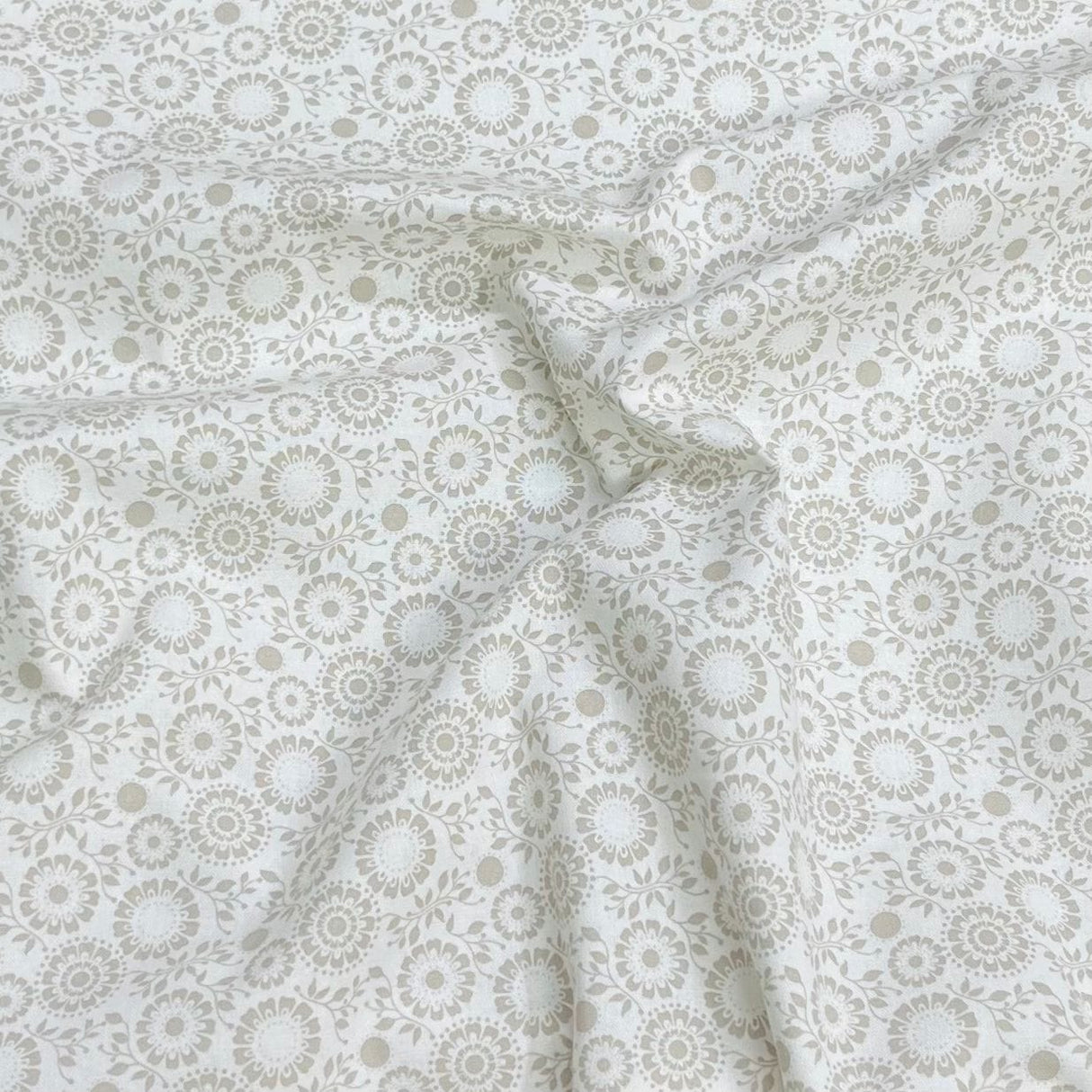 Pound A Metre Per Metre Premium Digital Cotton 45'' Wide (Flower Pot)