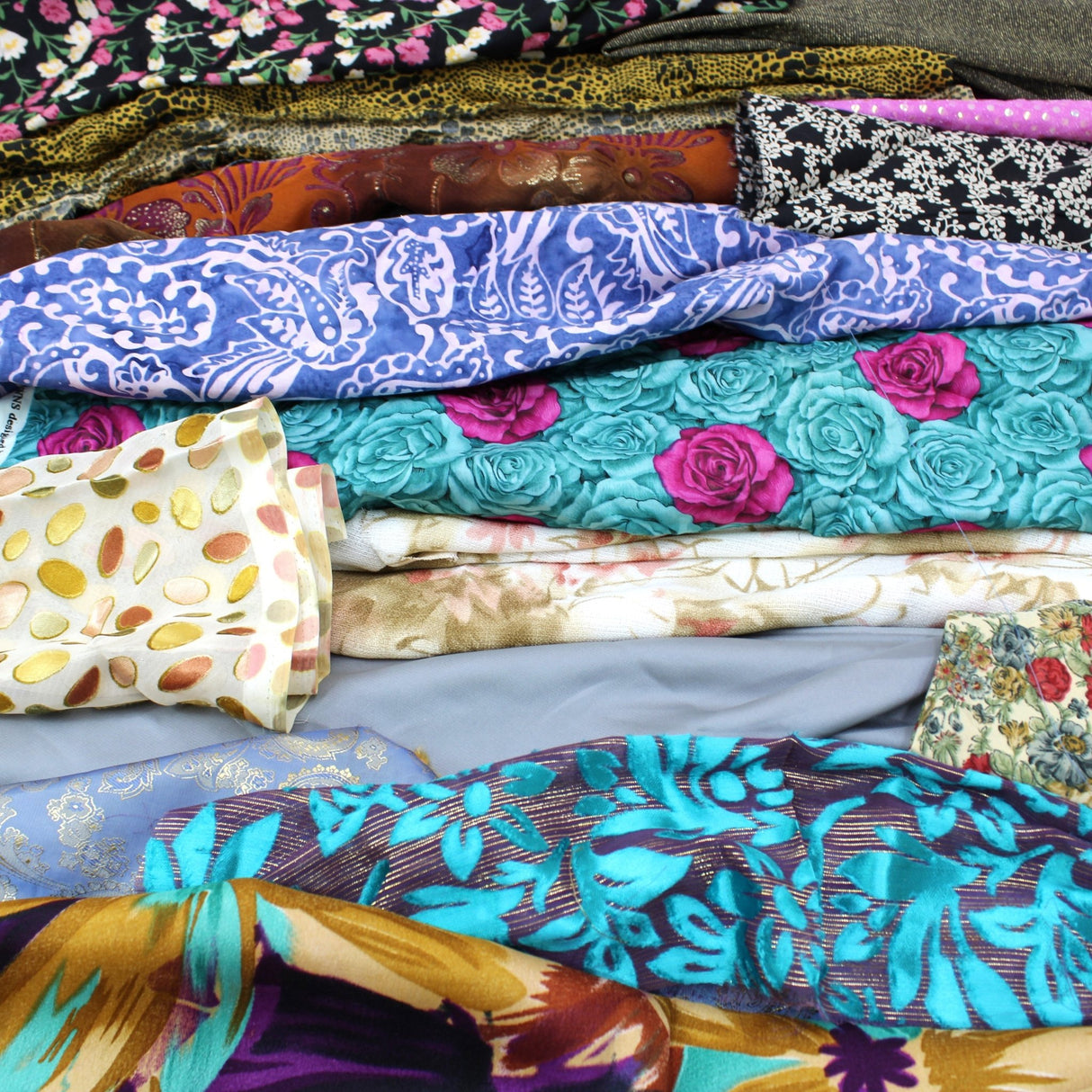 1kg Mixed Remnants Fabric Bag- Huge Variety - Pound A Metre