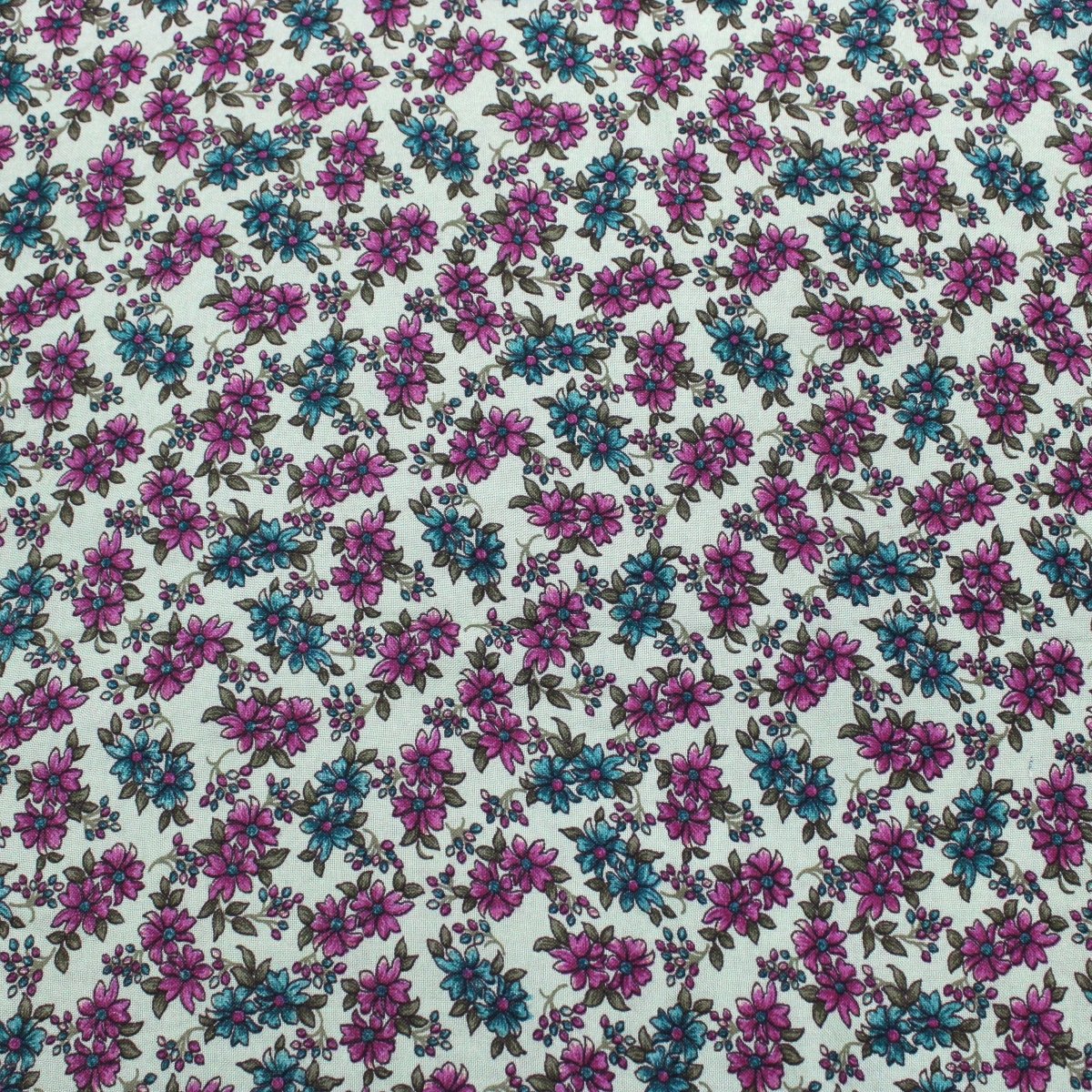 3 Metres Floral Daisy Dress-Rayon 45" Wide Green - Pound A Metre